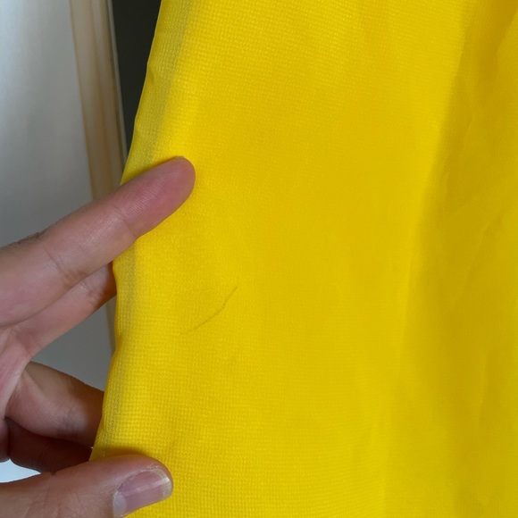 Yellow halter top - Picture 4 of 4